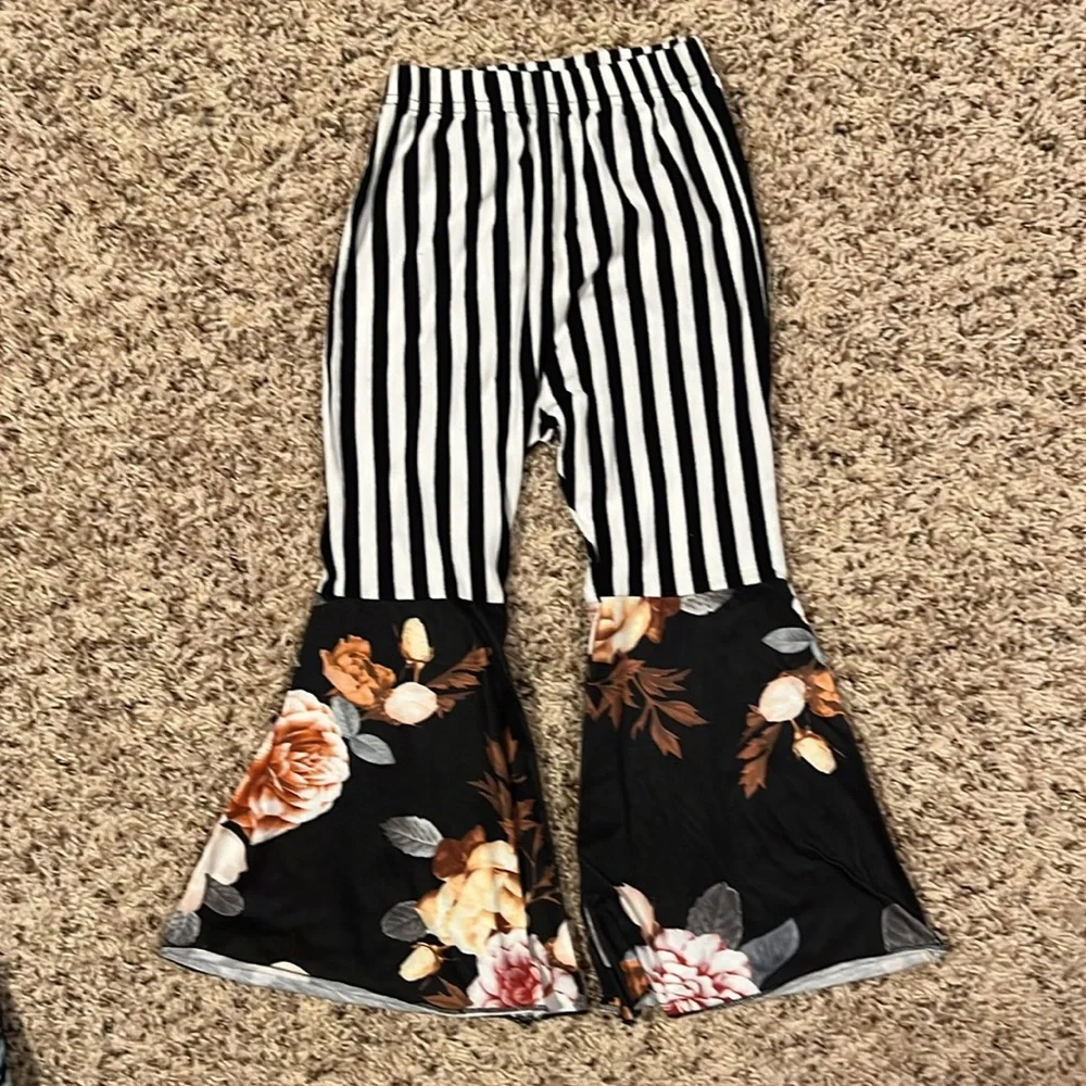 🆑FINAL PRICE‼️ Girls size 4T (110) striped and floral matching set